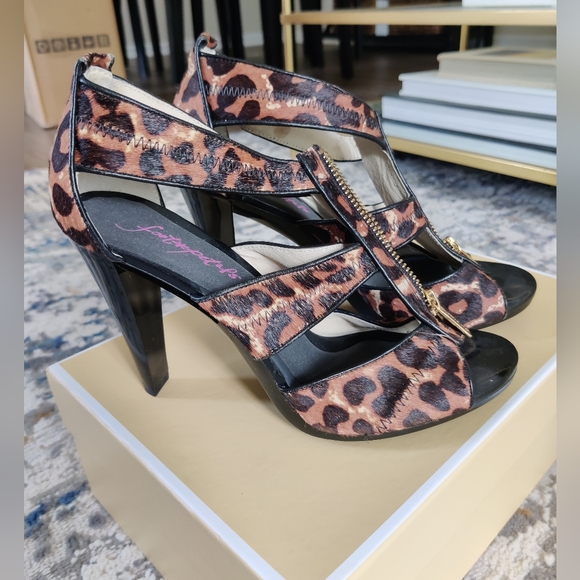 Michael Kors leopard print heel. Sz 7 - Picture 2 of 3